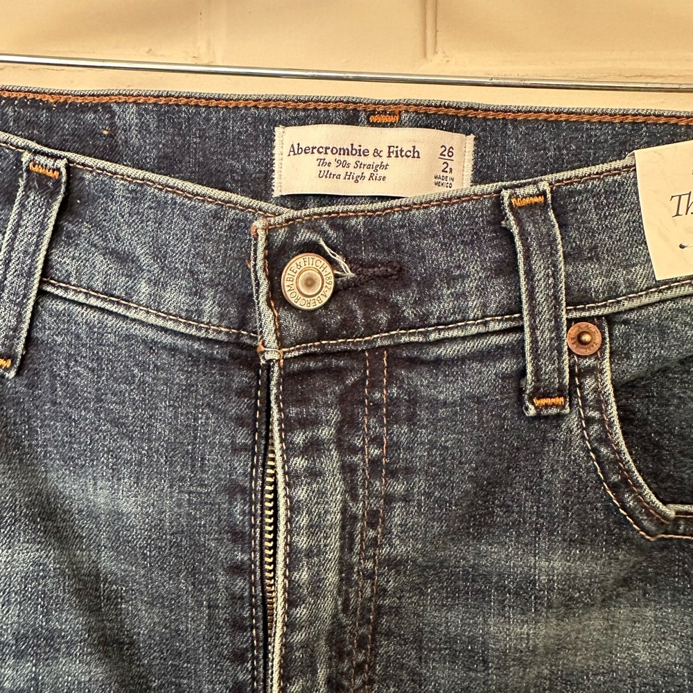 Abercrombie 90s Ultra High Rise straight Blue Jeans 2R NWT - Picture 4 of 4